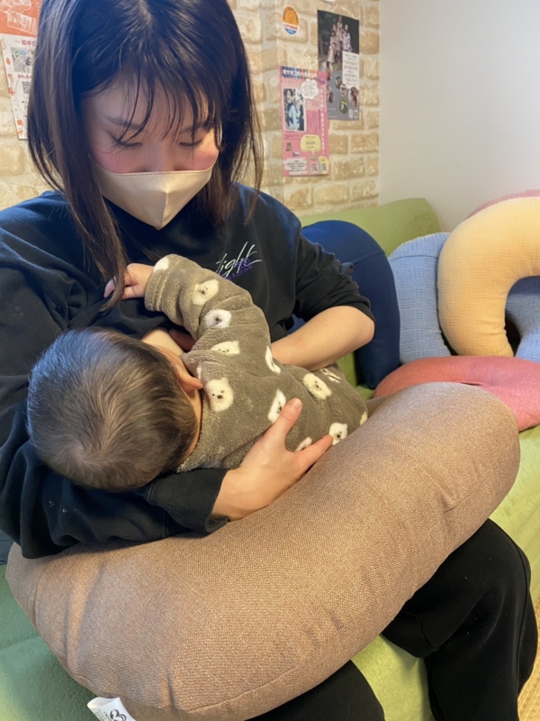 New! OKETANIらくらくクッション　～　へたらない　授乳クッション～　ココアブラウンのサムネイル画像